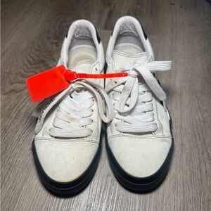 Off-White White and Black Sneakers with Red Tag